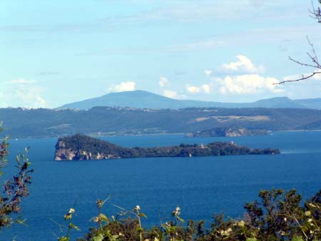 La nostra struttura vi permette di dormire vicino Bolsena